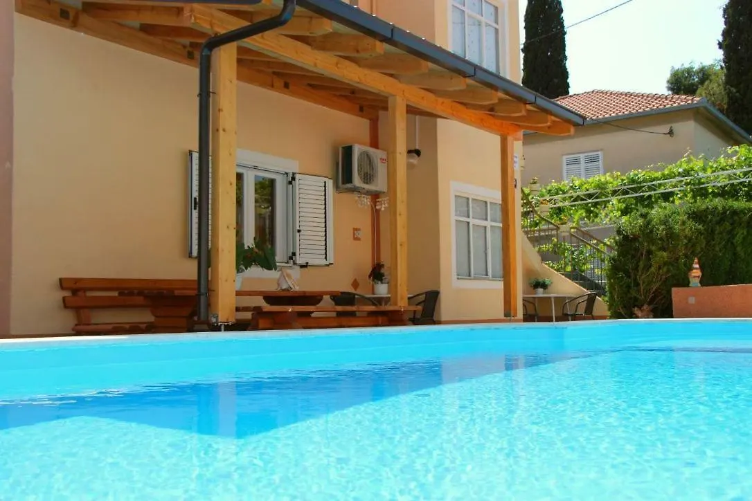 Apartment Darija With Private Pool Kaštela