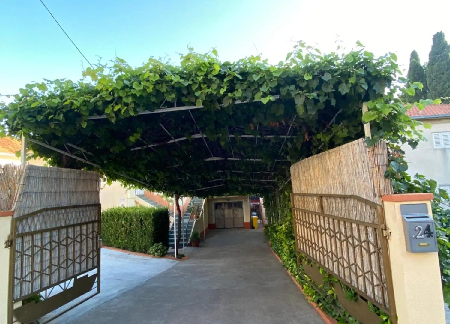 Apartment Darija With Private Pool Kastela