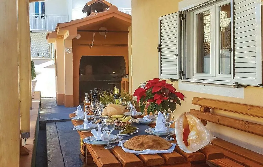 Apartment Darija With Private Pool Kastela