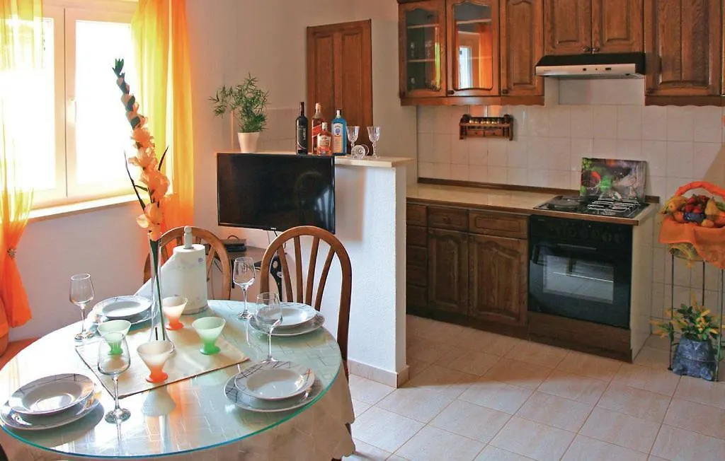 Apartment Darija With Private Pool Kastela